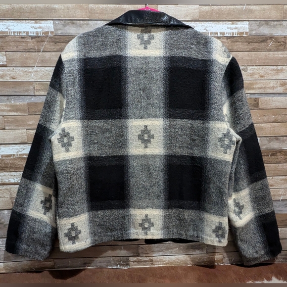 Handcrafted Original Design by Donna Gray/Black Fleece/Flannel Jacket - Picture 11 of 16